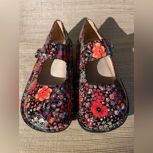 Alegria Paloma Midnight Garden Patent Mary Jane shoes.